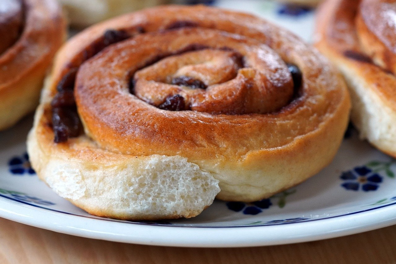 cinnamon bun, pastries, to bake-7816517.jpg